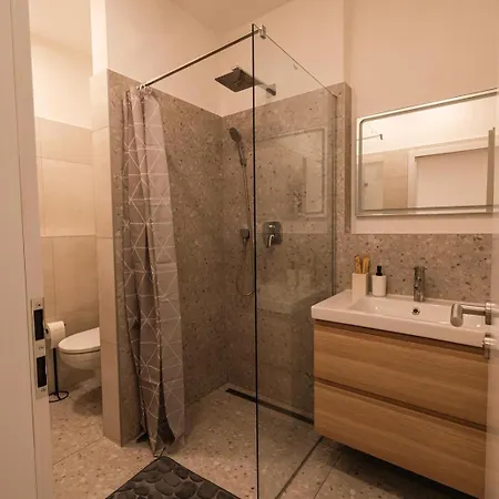 Nest 5b Apartment